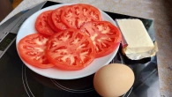 Яйца и сырок просто так не ем, а готовлю этот сочный перекус. Быстро красиво и аппетитно.