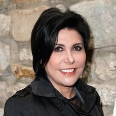 Liane Foly
