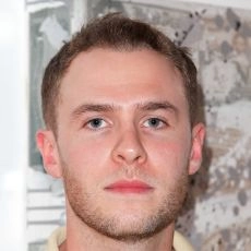 Iain De Caestecker