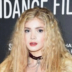 Elena Kampouris