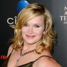 Nicholle Tom
