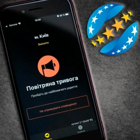 Залучення ДСНС та дорослих болбоїв багато про що говорить. Чи варто грати у футбол в Україні під час війни?