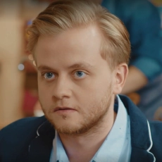 Vitaliy Azhnov