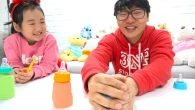 Boram and Konan play Kinetic Sand