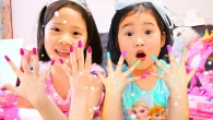 Boram and her sister Play Dress Up and Make Up Toys