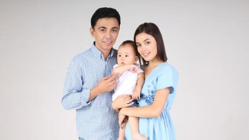 Шиповник на обочине